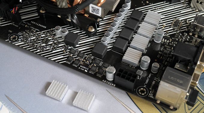 installing-heatsink-on-motherboard-vrm